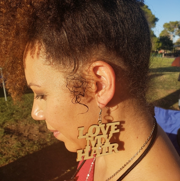 Meet your Posher, Cassandra - Picture 2 of 3